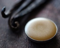 Přírodní tuhý parfém